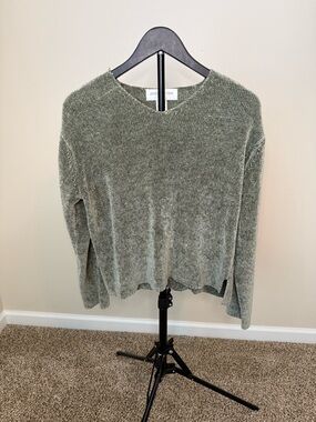 Jones New York Olive Chenille V-Neck Sweater